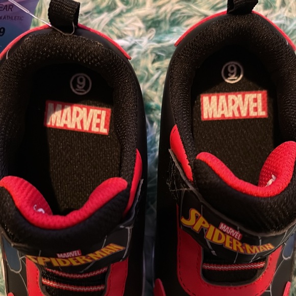 Marvel - Picture 5 of 7